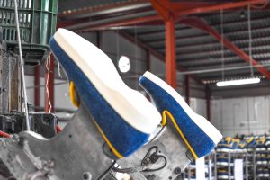 Zapatillas de descanso modernas y cómodas para jóvenes adultos