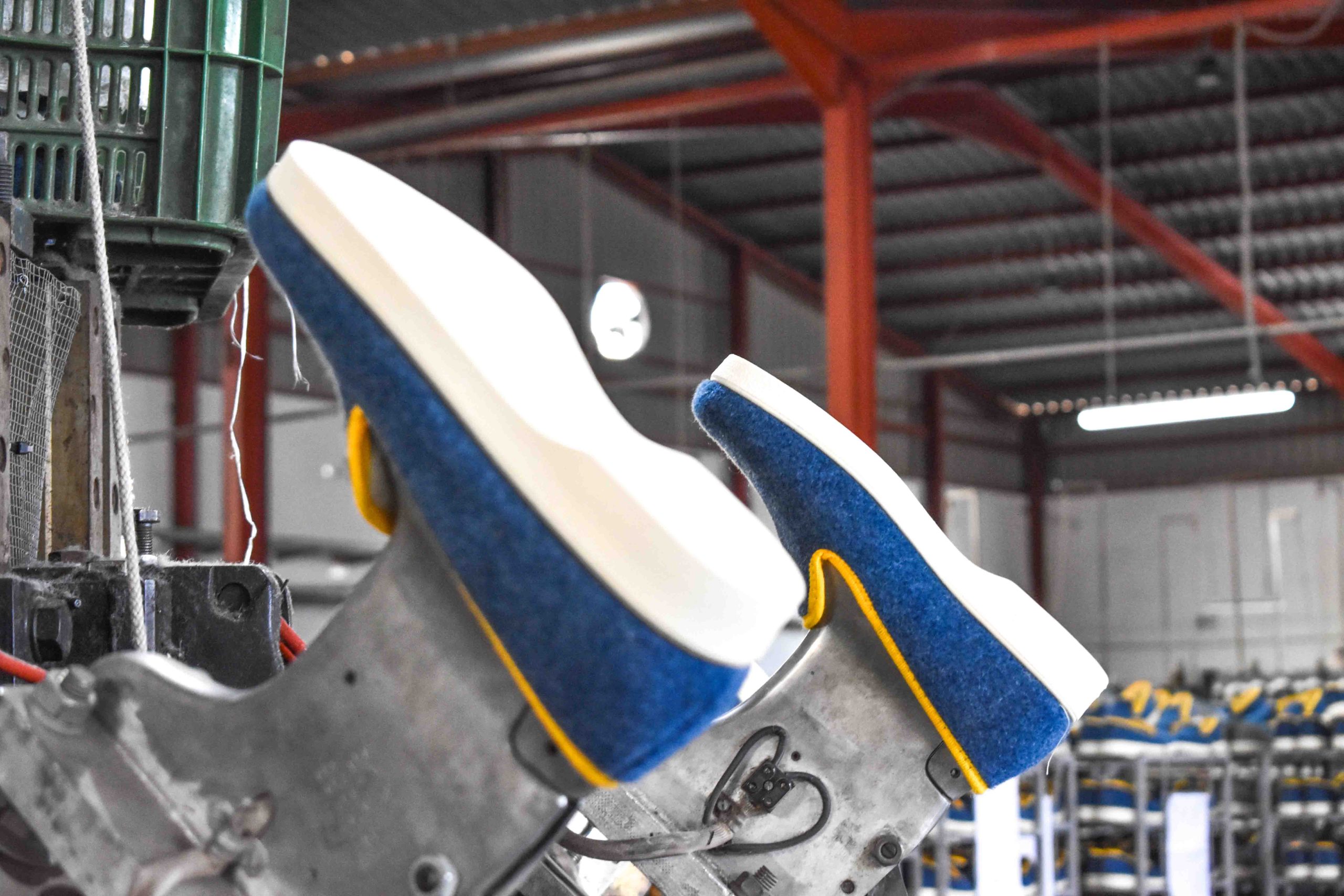 Zapatillas de descanso modernas y cómodas para jóvenes adultos