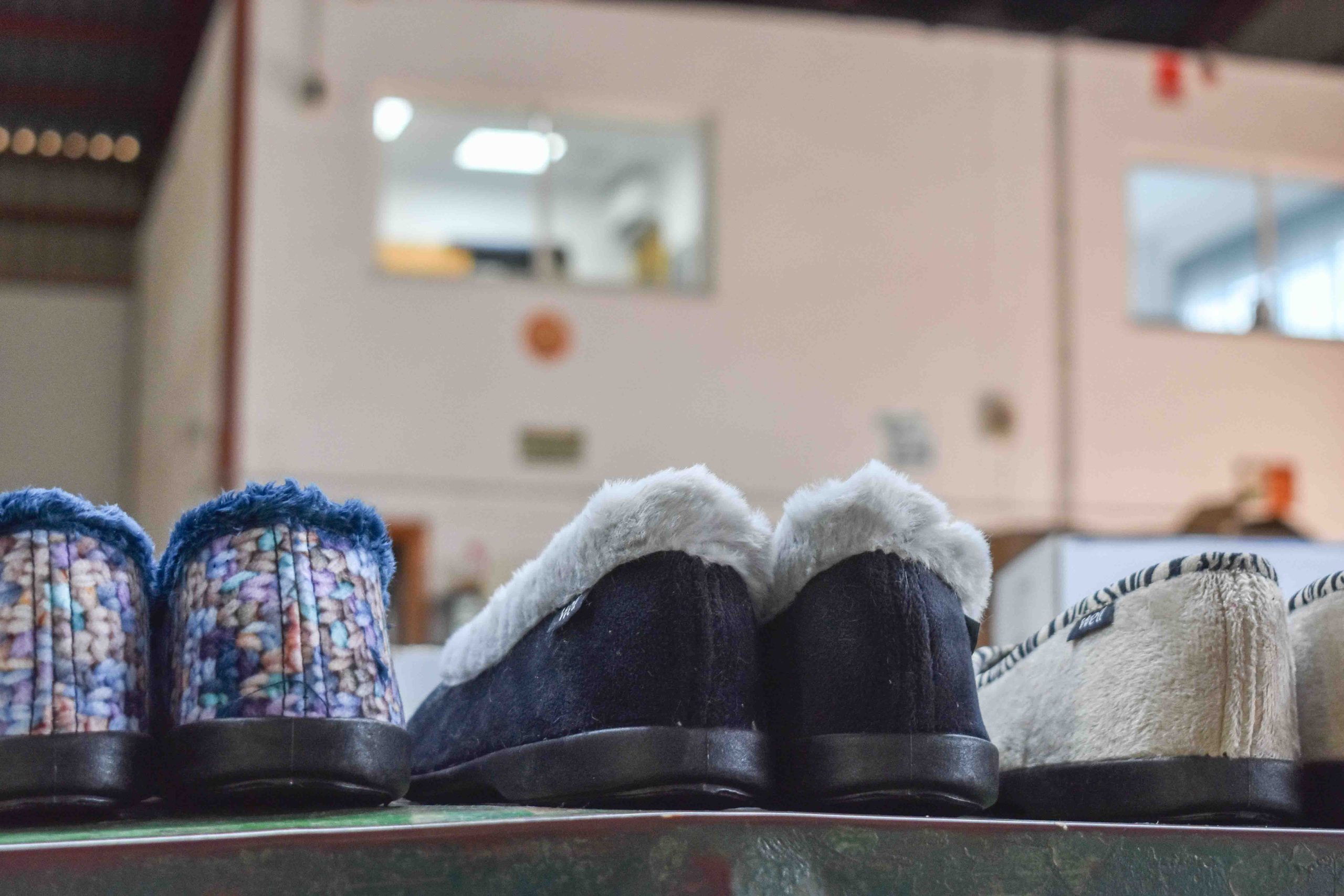 zapatillas de casa anatómicas de Calzados Matu para aliviar el dolor de pies.